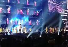 Fan Trata De Atrapar A Beyonce Tras Colarse Al Escenario De Su Concierto En Atlanta Fan Se Cuela Al Escenario Y Persigue A Beyonce & Jay-Z Durante Su Concierto En Atlanta