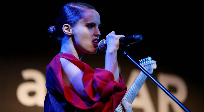 Presenta Anna Calvi ''Hunter'' Sencillo Que Le Da Nombre A Su Nuevo Álbum De Estudio