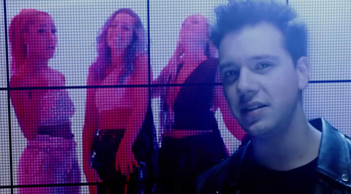 Alex Muñiz Presenta Su Nuevo Sencillo Y Video "Like That" Ft. Sweet California