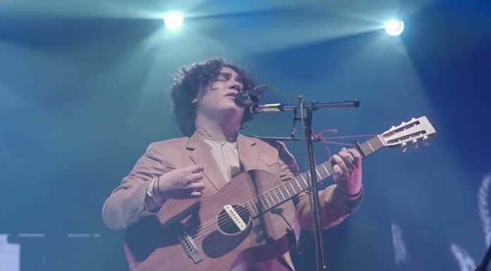 Ed Maverick Se Consolida Ante El Teatro Metropólitan Ed Maverick Se Consolida Ante El Teatro Metropólitan