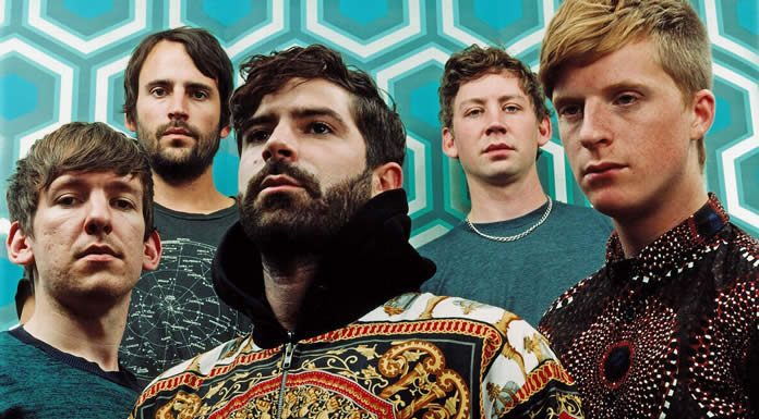 Foals Presenta Su Nuevo Sencillo Y Lyric Video “Into The Surf” Foals Presenta Su Nuevo Sencillo Y Lyric Video "Into The Surf"
