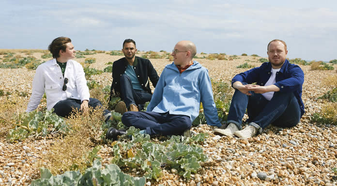 Bombay Bicycle Club Presenta Su Nuevo Sencillo "Is It Real"