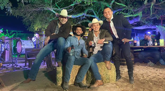 Diego Herrera Y Sus Amigos Presentan “Puras De Caballos” Diego Herrera Y Sus Amigos Presentan "Puras De Caballos"