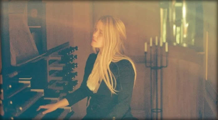 Anna Von Hausswolff Presenta Su Nuevo Sencillo Instrumental “Sacro Bosco” Anna Von Hausswolff Presenta Su Nuevo Sencillo Instrumental "Sacro Bosco"