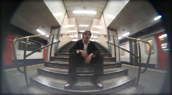 Oliver Malcolm Presenta El Video Oficial De “The Machine” Oliver Malcolm Presenta El Video Oficial De "The Machine"