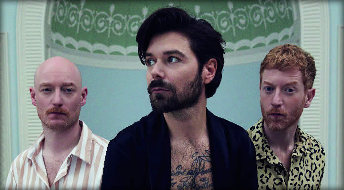 Biffy Clyro Comparte Su Nuevo Sencillo “Weird Leisure” Biffy Clyro Comparte Su Nuevo Sencillo "Weird Leisure"