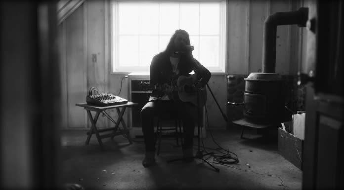 Billy Raffoul Estrenó Su Nuevo Sencillo Y Video "What Makes A Man"