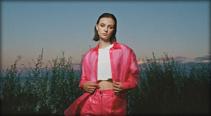 Carys Presenta “Crush” Nuevo Sencillo Y Video De Su Álbum Debut “To Anyone Like Me” Carys Presenta "Crush" Nuevo Sencillo Y Video De Su Álbum Debut "To Anyone Like Me"