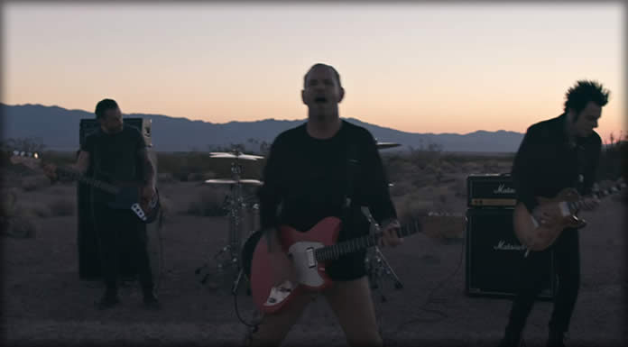 Corey Taylor Comparte El Video Oficial De Su Sencillo "Black Eyes Blue"