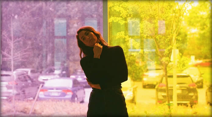 Hannah Georgas Estrena Su Nuevo Sencillo Y Video “Easy” Hannah Georgas Estrena Su Nuevo Sencillo Y Video "Easy"