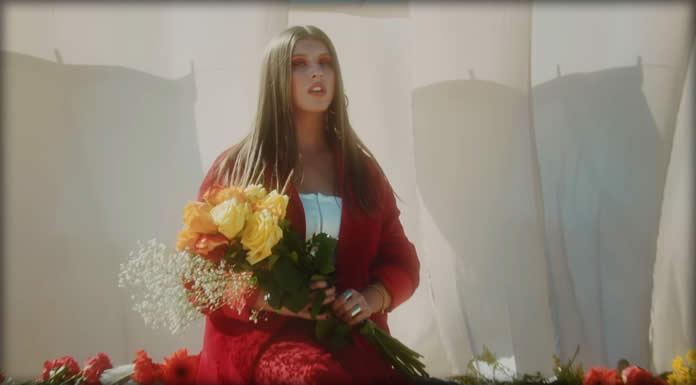 Lindsey Lomis Presenta Su Nuevo Sencillo Y Video "Bones"