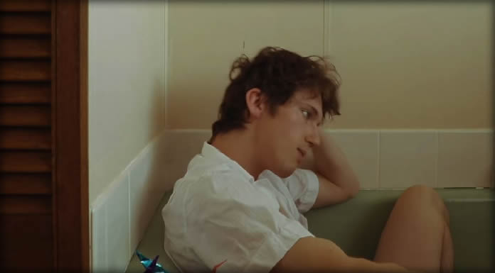Troye Sivan Presenta Su Nuevo Sencillo Y Video "Rager Teenager"