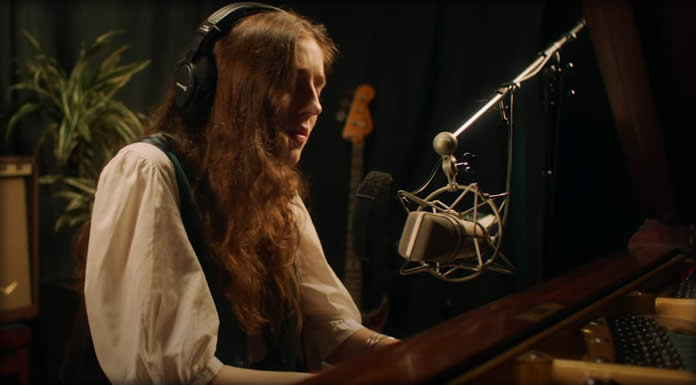 Birdy Presentó El Video En Vivo De Su Sencillo “Open Your Heart” https://www.youtube.com/watch?v=Y-_2Ku0bYAM