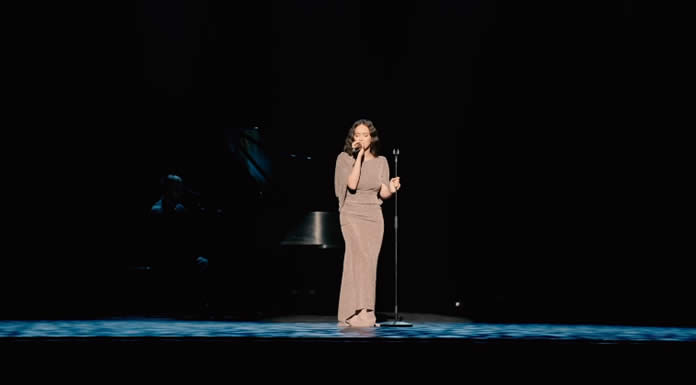 Faouzia Comparte El Video En Concierto De Su Sencillo "Tears Of Gold"