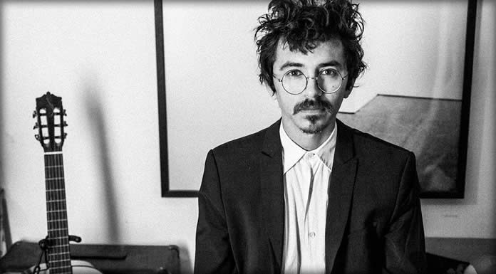 Julián Mayorga Estrena Su Nuevo Sencillo Y Video “Las Urracas” Julián Mayorga Estrena Su Nuevo Sencillo Y Video "Las Urracas"