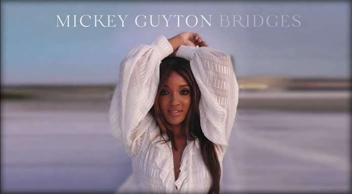 Mickey Guyton Presentó Su Nuevo EP "Bridges"