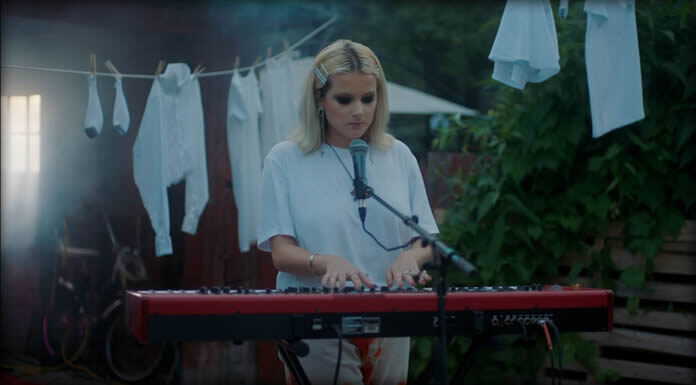 Anna Sofia Estrena El Video De La Sesión De Garage De Su Sencillo “Either Way” Anna Sofia Estrena El Video De La Sesión De Garage De Su Sencillo "Either Way"
