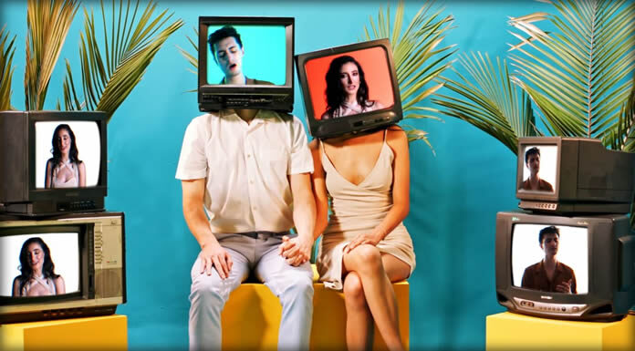 César Pinzón & Kaia Lana Estrenan Su Nuevo Sencillo Y Video “Playita En Tu Mar” César Pinzón & Kaia Lana Estrenan Su Nuevo Sencillo Y Video "Playita En Tu Mar"