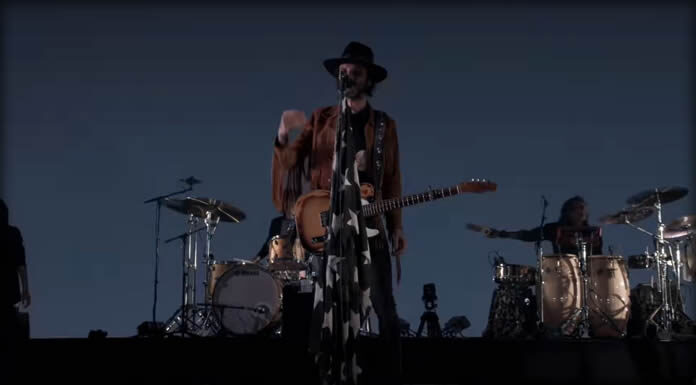 Leiva Presenta Su Nuevo Sencillo Y Video “Lobos” Segundo Adelanto De “Madrid Nuclear” Leiva Presenta Su Nuevo Sencillo Y Video "Lobos" Segundo Adelanto De "Madrid Nuclear"