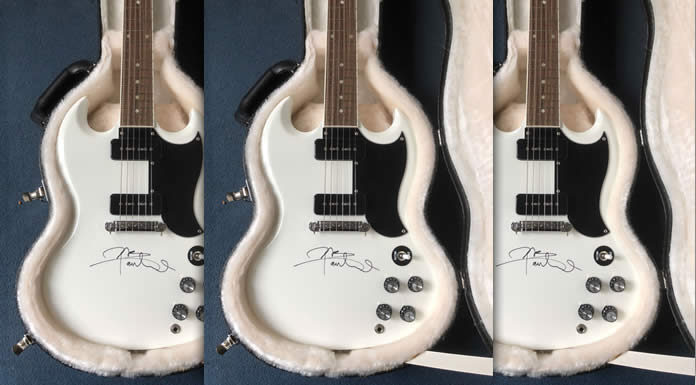 Pete Townshend Dona Guitarra Gibson SG Autografiada Para Subasta De Organización Benéfica Pete Townshend Dona Guitarra Gibson SG Autografiada Para Subasta De Organización Benéfica
