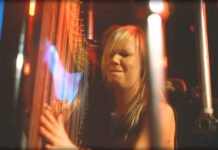 Tori Handsley Presenta El Video En Vivo De Su Nuevo Sencillo “Rivers Of Mind” Tori Handsley Presenta El Video En Vivo De Su Nuevo Sencillo "Rivers Of Mind"
