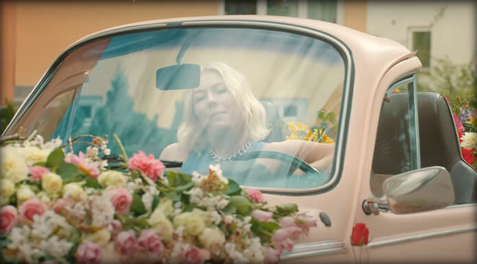 Astrid S Presenta El Video Oficial De Su Sencillo "Dance Dance Dance"