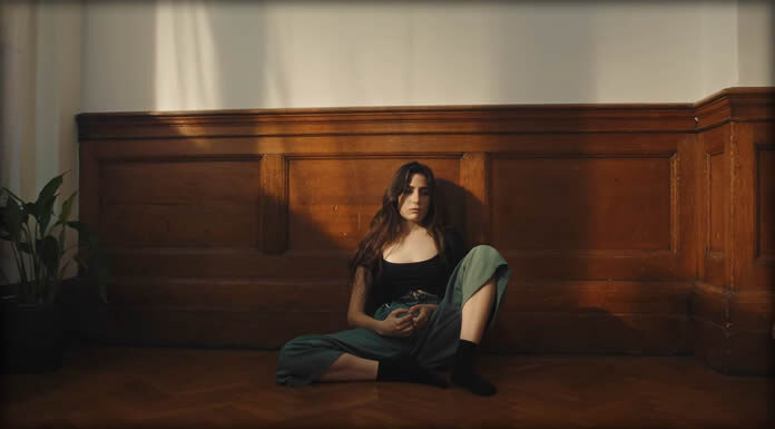 Dodie Estrena El Video Oficial De Su Sencillo “Cool Girl” Dodie Estrena El Video Oficial De Su Sencillo "Cool Girl"