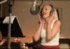 Gwen Stefani Presentó El Video De "Here This Christmas" (Theme To Hallmark Channel’s "Countdown To Christmas")