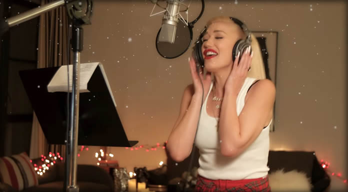 Gwen Stefani Presentó El Video De "Here This Christmas" (Theme To Hallmark Channel’s "Countdown To Christmas")