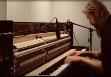 Joep Beving Presenta Interpretación A Piano Vertical De "September"