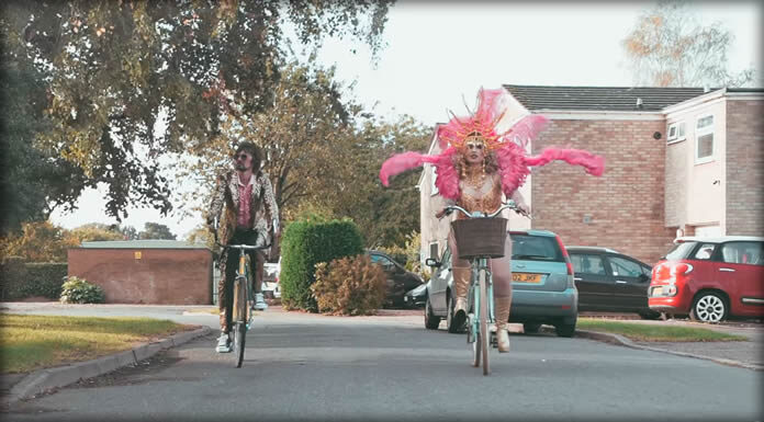 Sunny Bones Estrena Su Sencillo Y Video Debut “Be Cool” Sunny Bones Estrena Su Sencillo Y Video Debut "Be Cool"