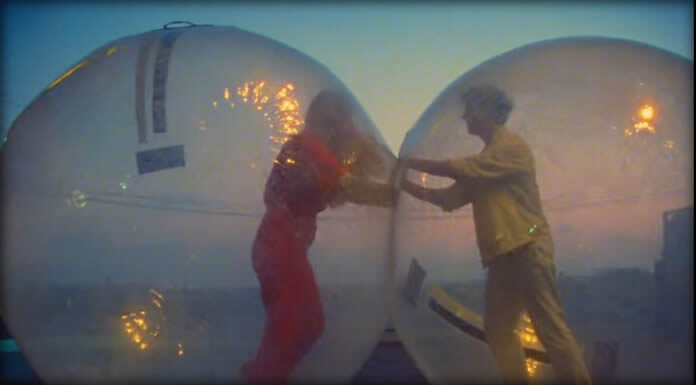 Catie Turner Presenta El Video Oficial De Su Sencillo “One Day” Catie Turner Presenta El Video Oficial De Su Sencillo "One Day"