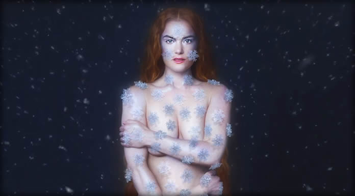 Julia Stone Estrena Su Nuevo EP Navideño "Everything Is Christmas"