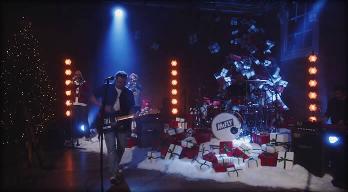 McFly Presenta Versión En Vivo Del Clásico Navideño "Walking In The Air"