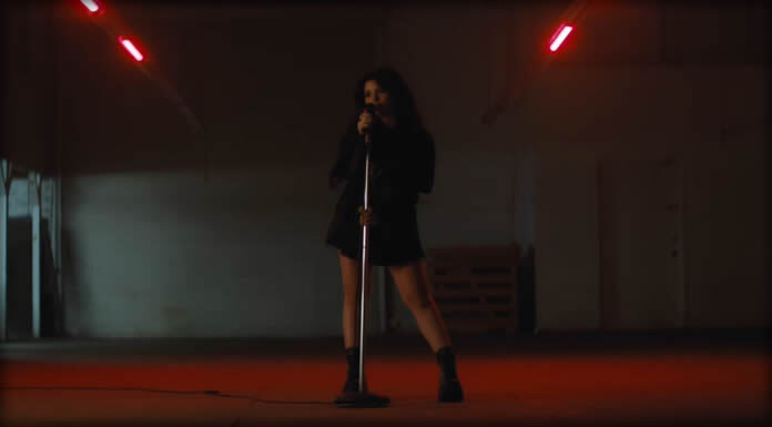 Nessa Barrett Presenta Su Versión Del Clásico Navideño “Santa Baby” Nessa Barrett Presenta Su Versión Del Clásico Navideño "Santa Baby"