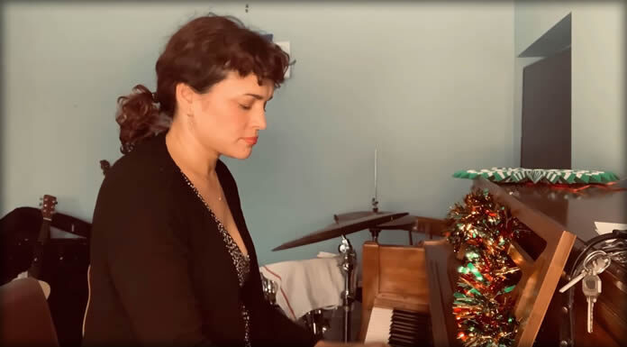 Norah Jones Comparte Su Versión A Piano Y Voz De “Have Yourself A Merry Little Christmas” Norah Jones Comparte Su Versión A Piano Y Voz De "Have Yourself A Merry Little Christmas"