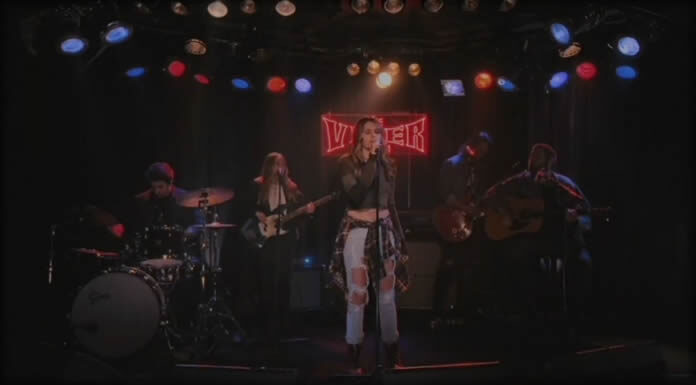 Paris Jackson Comparte La Presentación En Vivo De Su Sencillo “Let Down” En Jimmy Kimmel Live! Paris Jackson Comparte La Presentación En Vivo De Su Sencillo "Let Down" En Jimmy Kimmel Live!