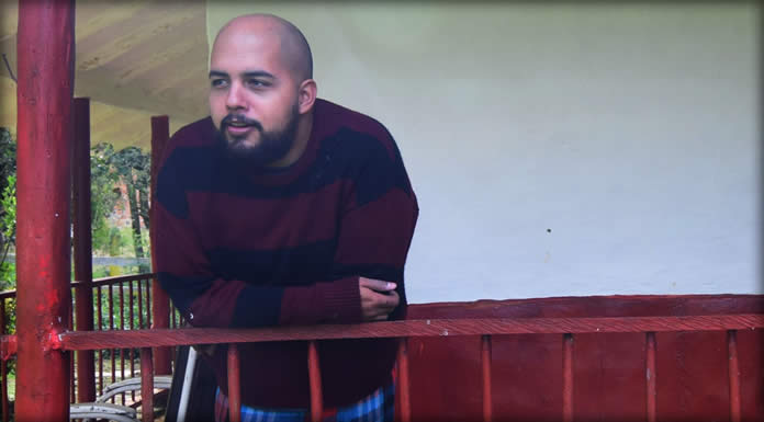 Pepe Cosme Presenta Su Nuevo Sencillo Y Video "Maldición Gitana"