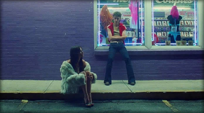 Troye Sivan Presenta Una Nueva Versión De "Easy" Ft. Kacey Musgraves & Mark Ronson