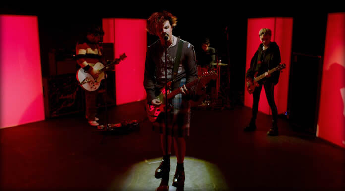 YUNGBLUD Presenta El Vevo Studio Performance De Su Sencillo “Mars” YUNGBLUD Presenta El Vevo Studio Performance De Su Sencillo “Mars”