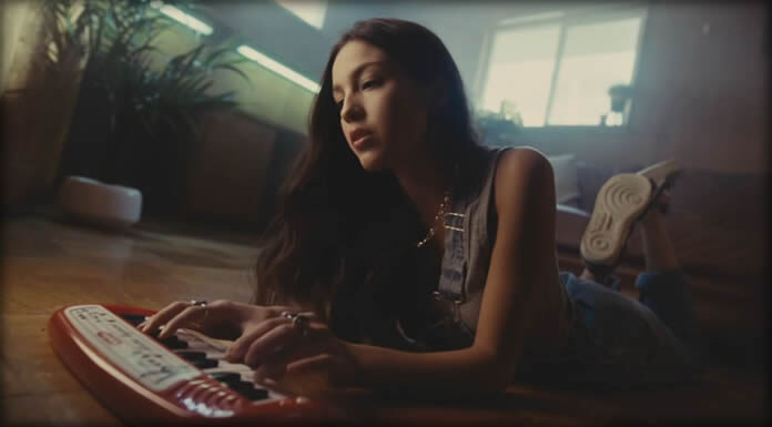 Olivia Rodrigo Presenta Su Nuevo Sencillo Y Video “Driver’S License” Olivia Rodrigo Presenta Su Nuevo Sencillo Y Video "Driver’S License"