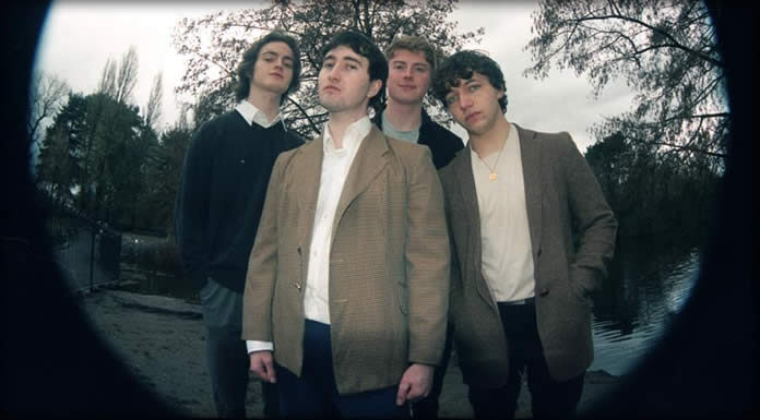 Courting Presenta Su Nuevo Sencillo Y Video “Grand National” Courting Presenta Su Nuevo Sencillo Y Video "Grand National"