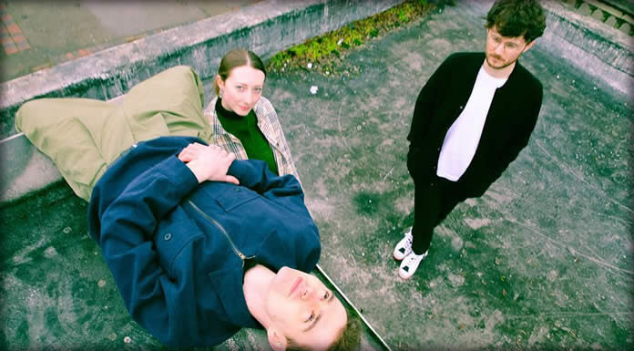 Regressive Left Presenta Su Nuevo Sencillo “Take The Hit” Regressive Left Presenta Su Nuevo Sencillo "Take The Hit"