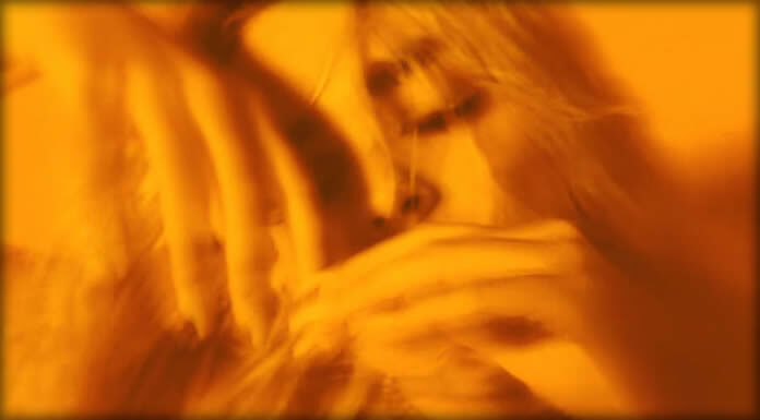 Charlotte Lawrence Estrena El Visual Oficial De "Rx"