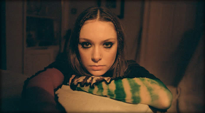 Holly Humberstone Presenta Su Nuevo Sencillo Y Video “Haunted House” Holly Humberstone Presenta Su Nuevo Sencillo Y Video "Haunted House"