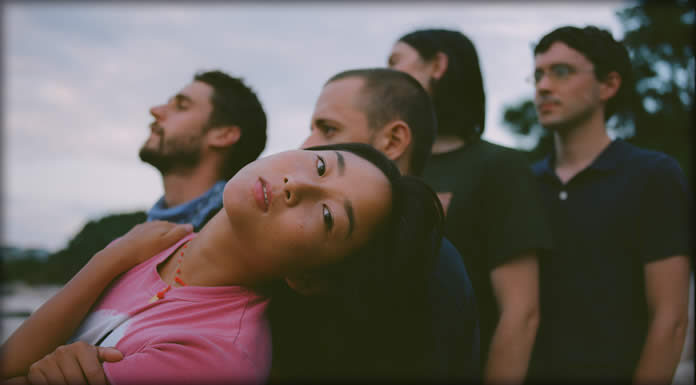 Lightning Bug Presenta Su Nuevo Sencillo Y Video “September Song, Pt. II” Lightning Bug Presenta Su Nuevo Sencillo Y Video "September Song, Pt. II"