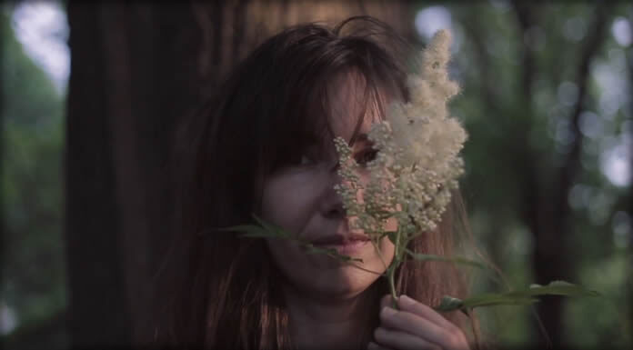 Moon In Virgo Presenta Su Nuevo Sencillo Y Video "Reflection" Dirigido Por Darinka Osorio