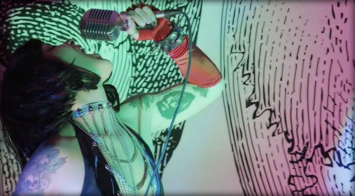 Suzi Moon Lanza El Video Oficial De Su Sencillo Debut "Special Place In Hell"