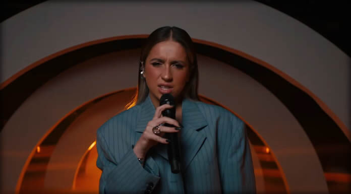 Tate Mcrae Comparte La Presentación En Vivo De "Slower" En Kimmel