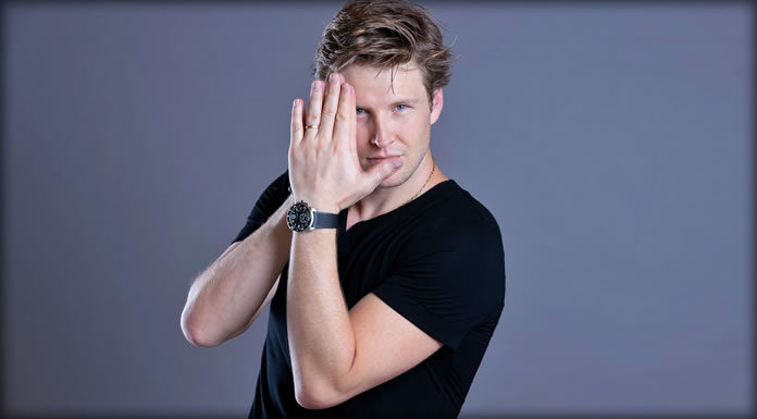 Alexander Acha Presenta Su Nuevo Sencillo "Noche De Notas, Notas De Noche"